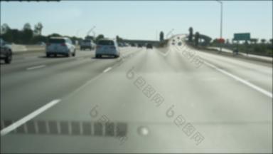 开车<strong>城际</strong>高速公路这些洛杉矶加州美国散焦视图车玻璃挡风玻璃忙号州际公路高速公路模糊郊区多个车道车道相机内部汽车